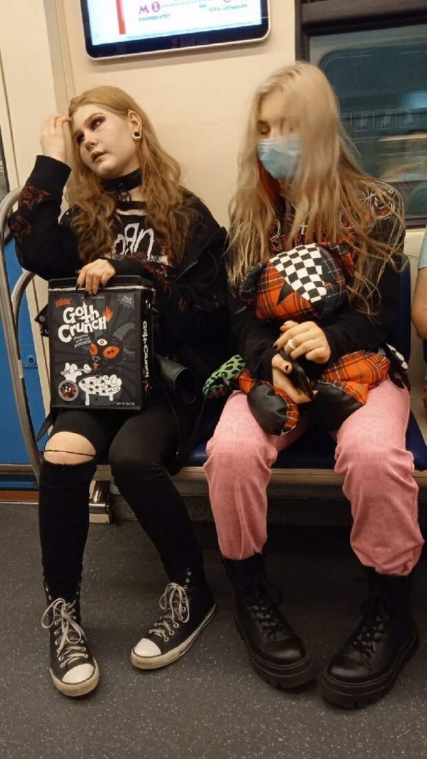 Модники и чудаки из метро
