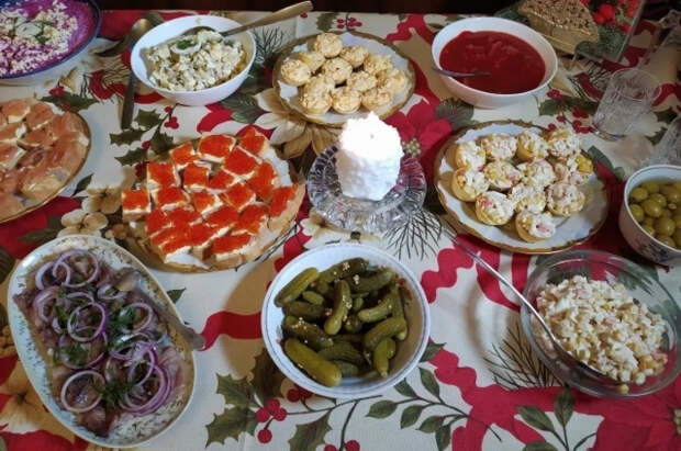 Русакова назвала рекомендуемые сроки хранения популярных новогодних блюд