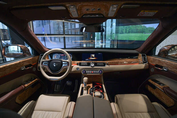 Названа цена обновленного седана Aurus