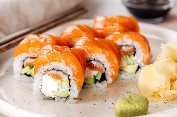 Предприниматель Селезнев: плата за соусы при заказе роллов станет нормой