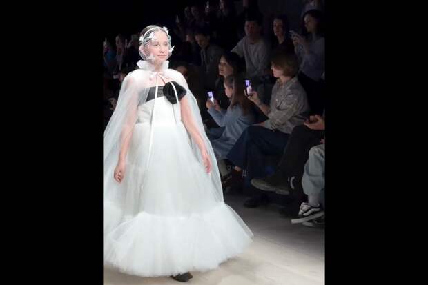 10-летняя дочь Павла Прилучного и Агаты Муцениеце появилась на подиуме