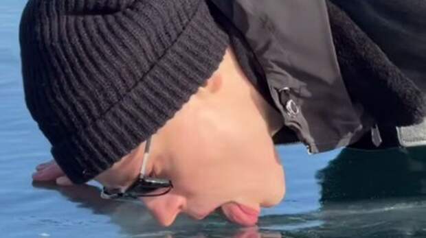 Лед Байкала, который облизал SHAMAN, выставили на продажу за 50 тысяч рублей