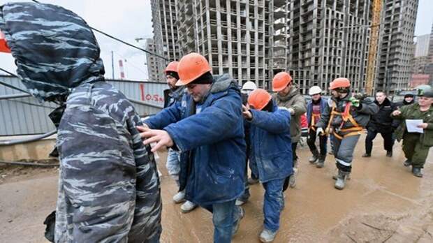 Мигрантам в РФ поставят жесткие условия: быстрая депортация, 8 лет тюрьмы