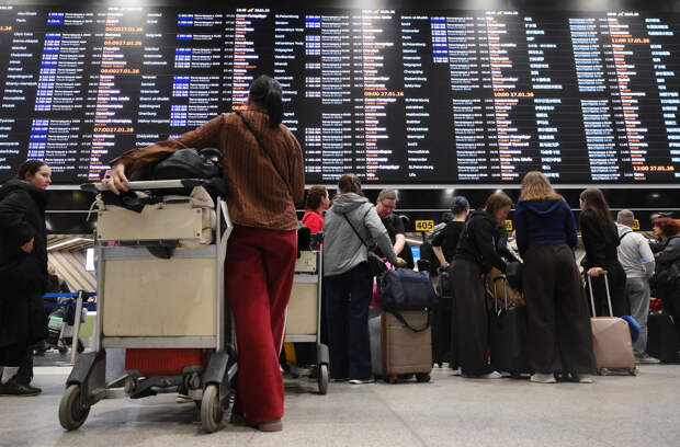Столичный аэропорт закрыли на прилет самолетов из-за непогоды