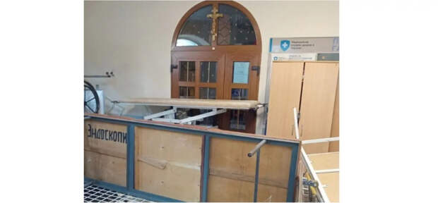 Лишил церкви: В Запорожье главврач забаррикадировал храм «Всецарица» от верующих