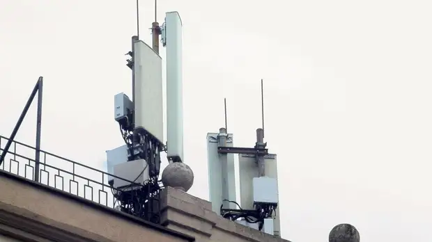 Роспотребнадзор выступил против размещения вышек сотовой связи на территории школ