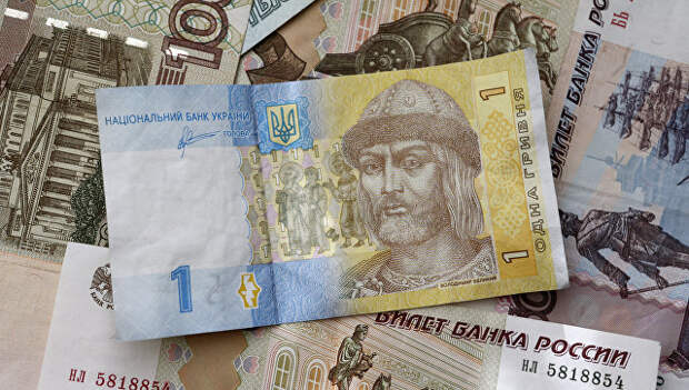 Денежные купюры и монеты России и Украины. Архивное фото