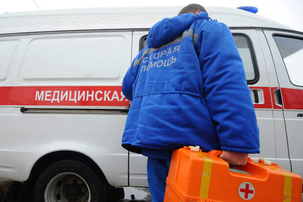 "78.ru": в Петербурге мужчина спускался из окна по простыням и упал с высоты