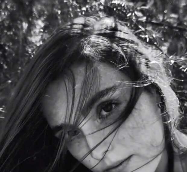 Актриса Джулианна Мур поделилась редкими кадрами с дочерью