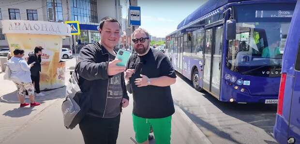 Известный видеоблогер оценил астраханские автобусы, но не нашел остановки