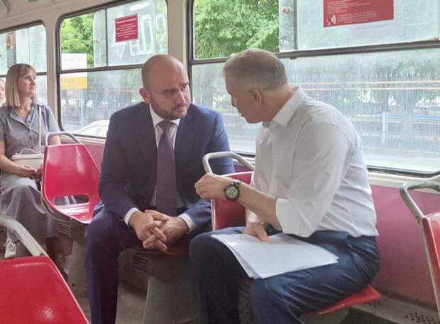 Вячеслав Федорищев прокатился на трамвае и поговорил с пассажирами в Самаре