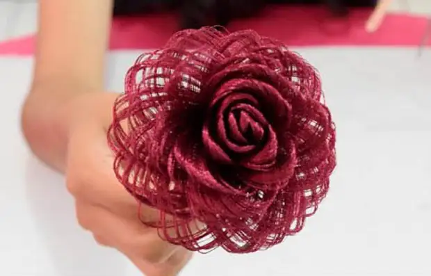 Вяжем крючком украшения-резиночки для волос в виде розы