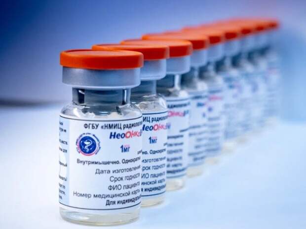 Впервые в России пациенту ввели отечественную персонализированную мРНК‑вакцину от рака
