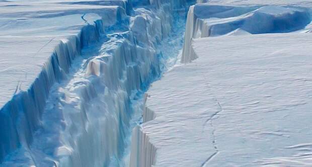 The biggest iceberg of antarctic glacier forcetoknow.com 