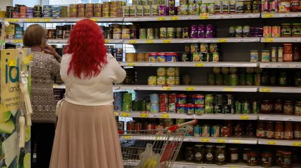 Россияне кинулись скупать три продукта: боятся дефицита