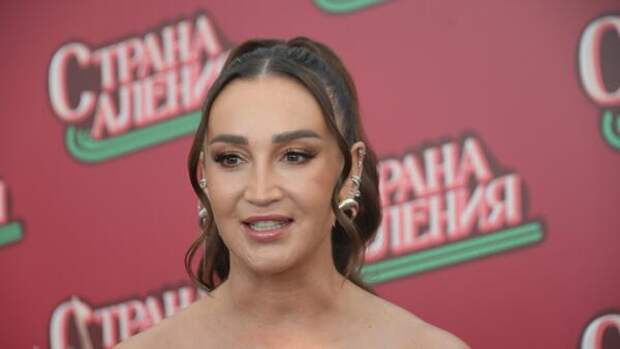 Ольга Бузова дала первый комментарий о беременности ее сестры: «Меня разрывает!»