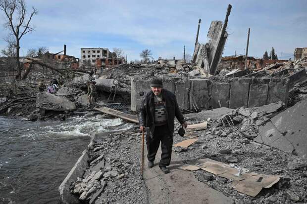 «Бежали кто в чем был» Пенсионер из курского приграничья потерял дом после вторжения ВСУ. Как он живет теперь?