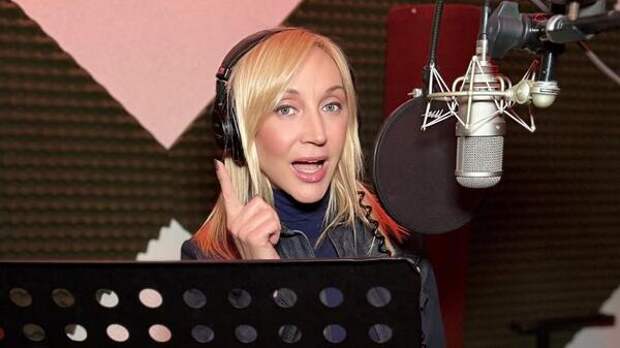 Орбакайте с мужем и дочкой пешком перешли границу — давно мечтали