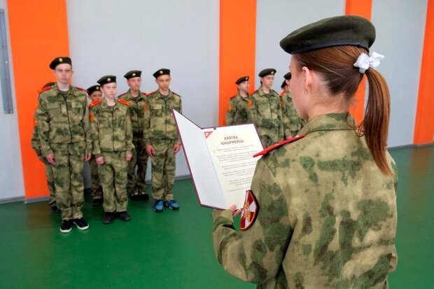 В Херсонской области ученики подшефного класса Росгвардии пополнили ряды «Юнармии»