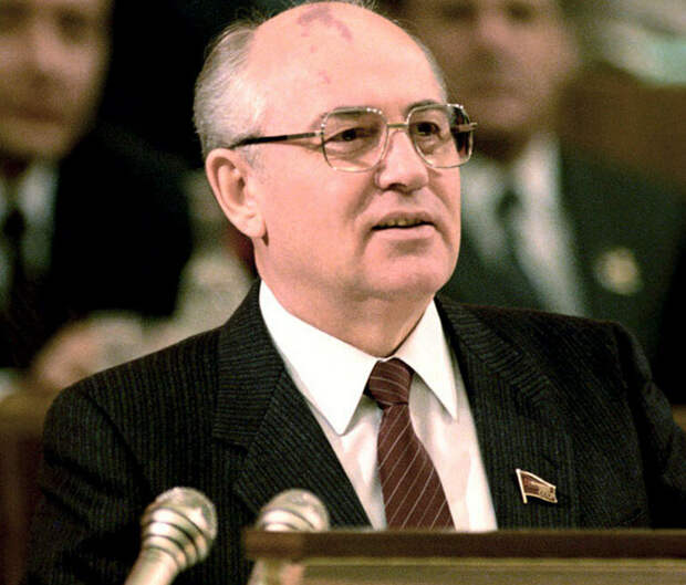 Михаил Горбачев