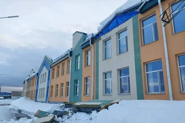 В селе Кировское на Сахалине обрушилась часть стены школы‑детсада