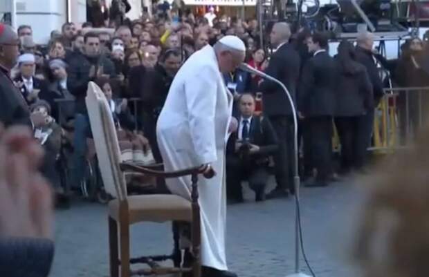 Папу Римского уличили в лицемерии после его показательного плача об Украине