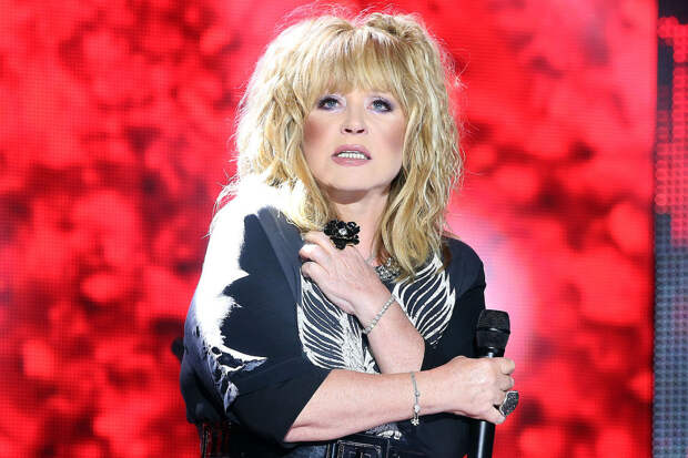 Аллу забыли: выступление Лазарева с дочкой на огоньке возмутило мужа-иноагента Пугачевой