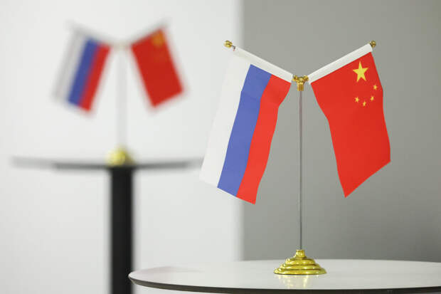 МИД Китая описал отношения с Россией фразой «как скала»