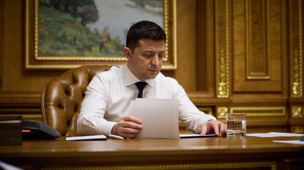 Зеленский освободил от должности послов Украины в пяти странах