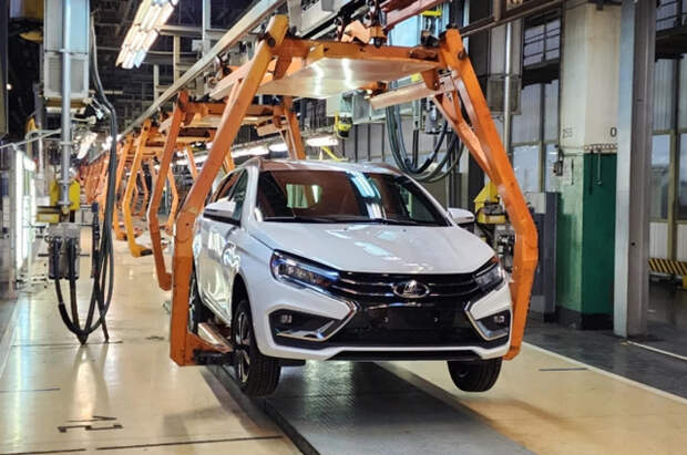 Lada Vesta и Kia Rio стали самыми популярными автомобилями в России