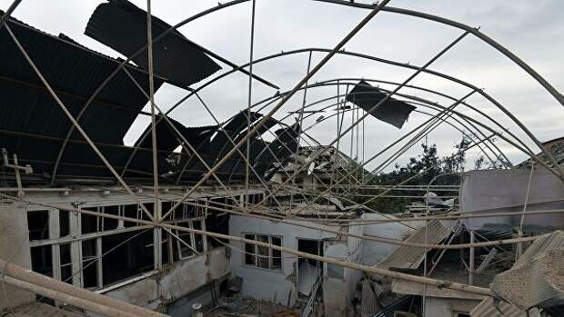 Жилые дома, разрушенные в результате обстрела города Гянджа