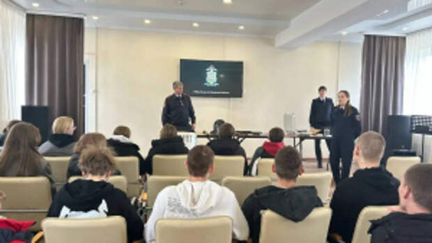 В Пензенской области учащиеся познакомились с профессией полицейского изнутри