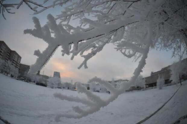 Европу парализовал аномальный мороз: отменены тысячи рейсов, коллапс на дорогах