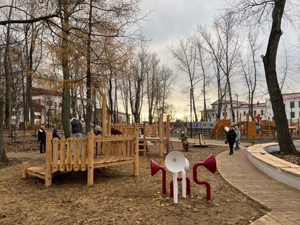 Детскую площадку в Петровском парке Архангельска посетили вандалы