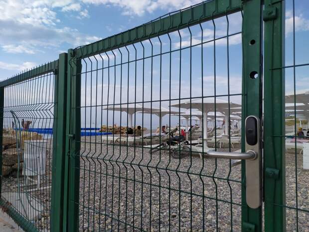 Отель экс-министра обороны Украины закрыл пляж от россиян