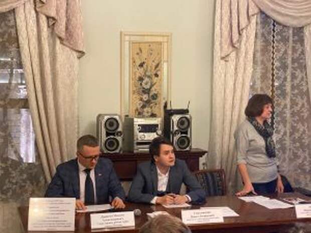 Встреча главы управы района Арбат Максима Дерюгина с жителями прошла 19 февраля. Фото: Алина Берестова