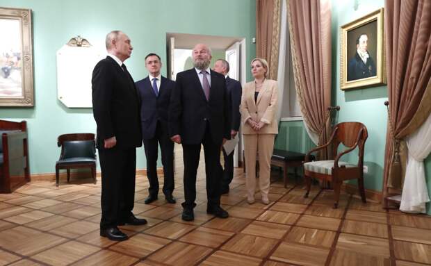 В день 225-летия Пушкина Путин посетил Царскосельский лицей
