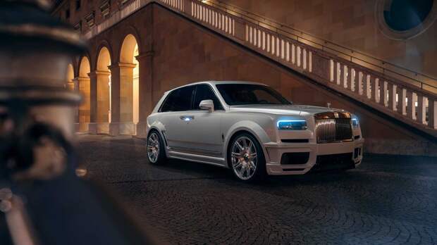 Под Москвой полицейские на Skoda Octavia таранили джип Rolls-Royce Cillinan