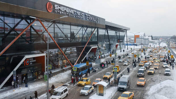 Аэропорт Шереметьево остановил прием самолетов