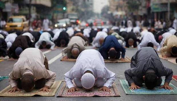 Верховный муфтий России Талгат Таджутдинов: Право одного человека на молитву не должно превращаться в нарушение покоя, безопасности и свобод других людей