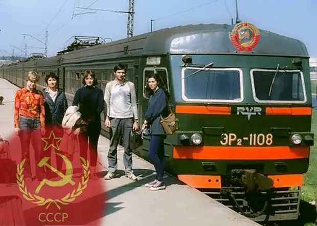 «Если бы вы увидели, что поезд едет в СССР, поехали бы?» - прочёл я на плакате. И задумался. Мой ответ - да
