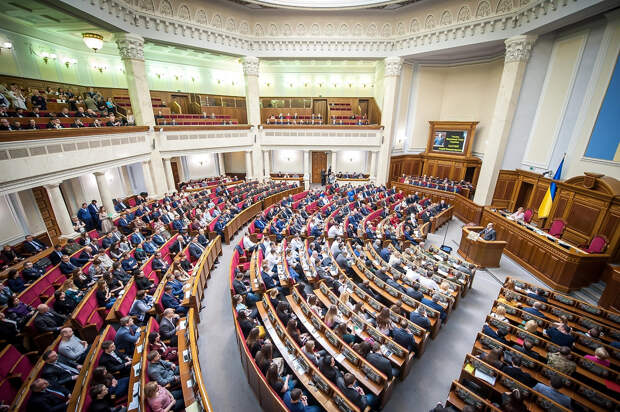 Депутаты Рады массово готовы сдать мандаты из‑за опасений по поводу мирного соглашения с РФ