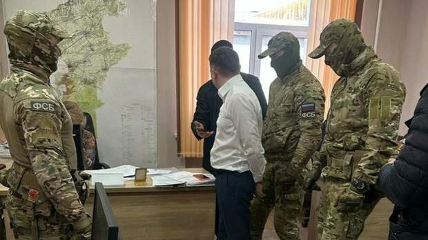 Взятки и избиение. В СК раскрыли подробности дела экс-чиновника из Первомайского района