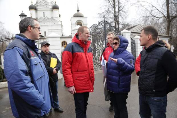 Префект СВАО проинспектировал ход работ по благоустройству парка