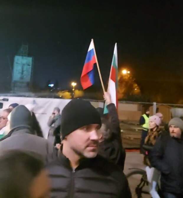 Второй День Массовых Протестов в Столице Болгарии В самом сердце Софии разгорелись масштабные беспорядки.-7