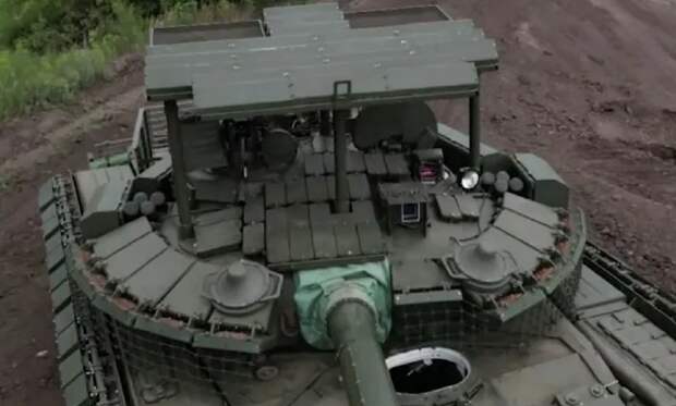 Т-80 с "козырьком"