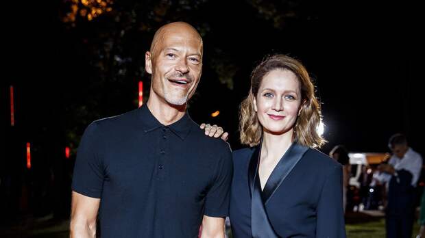 Развод и горькая потеря: 58-летний Бондарчук и 49-летняя Исакова вместе, «Она словно сияет изнутри»