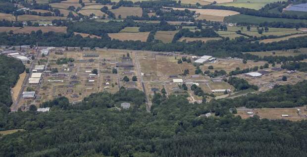 Вид на крупнейший в Великобритании снарядный завод в Монмутшире (Уэльс) с птичьего полёта. Фото Дейли Миррор
