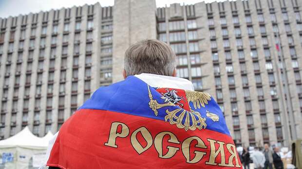 Опрос: более половины россиян считают свою страну развитой и передовой