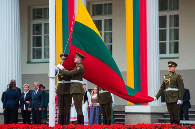 Литва передала Украине электрогенераторы и запчасти к военной технике